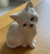 Royal Doulton White Gloss Cat