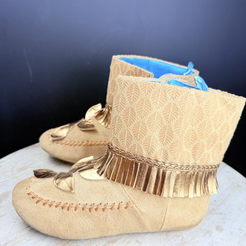 Disney store pocahontas - disney,