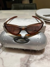 OAKLEY MINUTE SUNGLASSES
