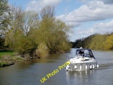 Photo 6x4 Boat on River Thames