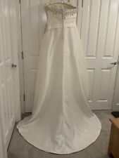 Ivory Wedding Dress. Size 20. Hook & Eye Plus Zip Back Fastening. Veil on slide.
