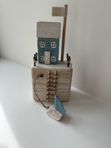 Driftwood harbour cottage with