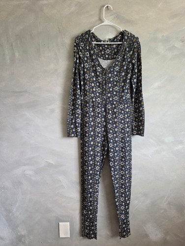 Free people intimately - free,