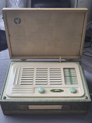 Vintage tube radio vidor - tube,