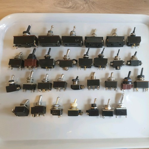 Joblot vintage toggle - x,