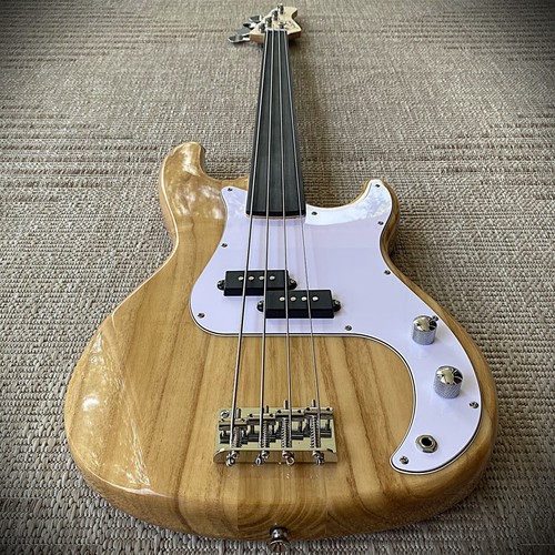 Fretless electric bass - electric, guitar