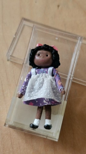 Dolls house artisan - katie, sue