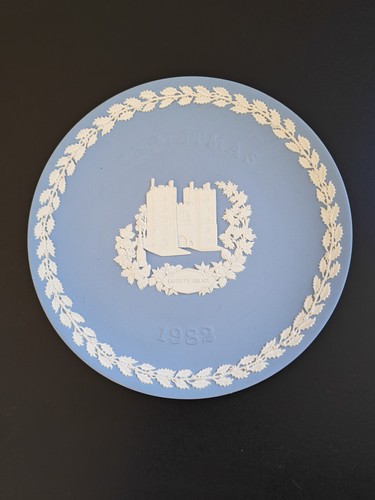 Wedgwood christmas plate 1982 - christmas,