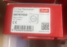 Danfoss TP5001M Programmable Room Thermostat 5-2 Day 230v No Battery Flush Mount