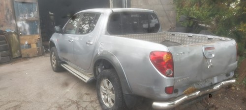 Mitsubishi l200 b40 rear - mitsubishi,