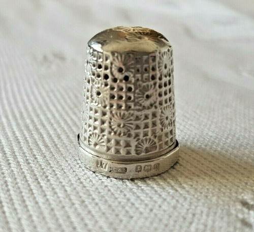Thimble size hallmarked - ~,