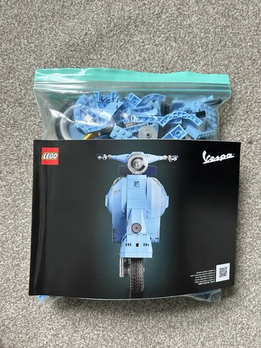 Lego icons vespa 125 scooter - vespa,