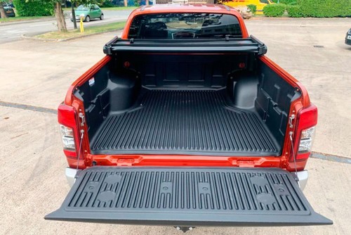 Mitsubishi l200 series - mitsubishi, under