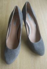 LINEA SIZE 6 GREY TAUPE SUEDE