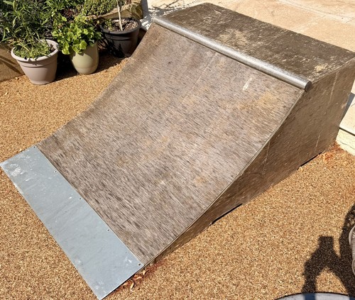 Skate ramps quarter pipe - |,