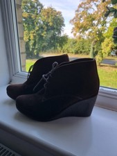 Womens Size 5 Vanilla Moon