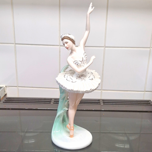 Coalport dame margot fonteyn - coalport,