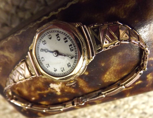 9ct gold watch with - 9ct,