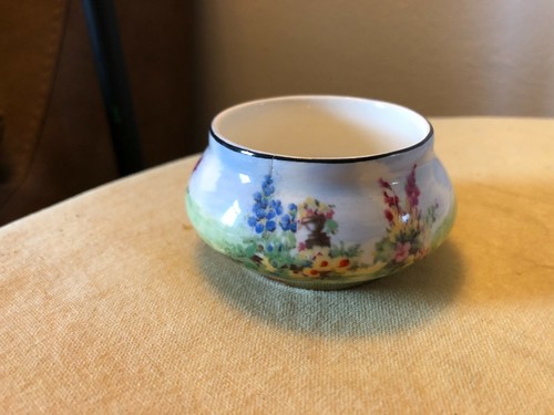Beautiful vintage crown ducal - beautiful,