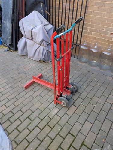 Paving and stone slab lifter - slab, a