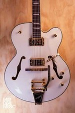 Peerless Gigmaster Custom Hollow-Body Electric Guitar in White (Used)