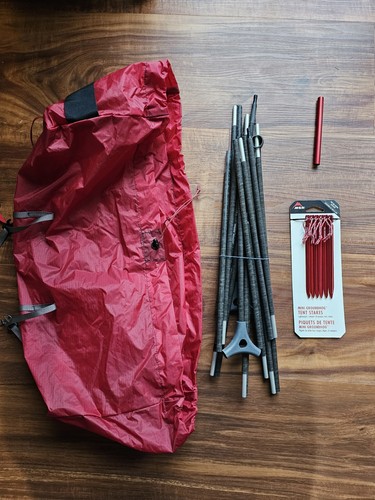 Msr red tent - tent, stakes,