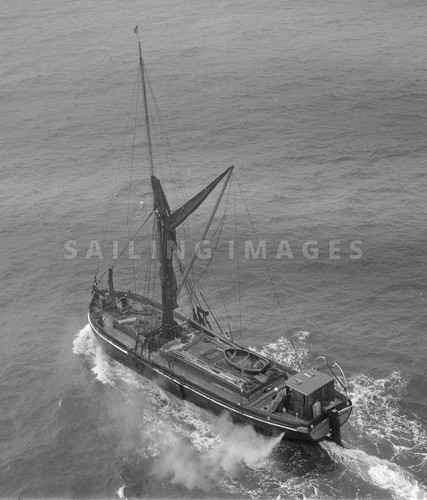 Spritsail barge - spritsail, (thames)