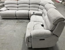 DFS 5 SEATER POWER RECLINER SOFA WITH CONSOLE UNIT IN FOG LIGHT GREY FABRIC -