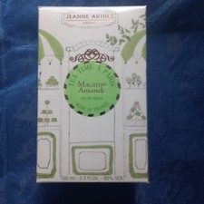 Jeanne Arthes Macaron Amande
