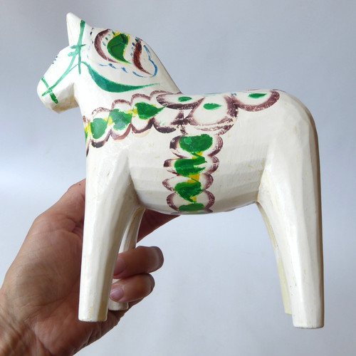 Vintage large carved wooden - 8",