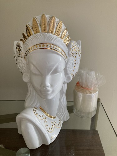 White and gold - , bust