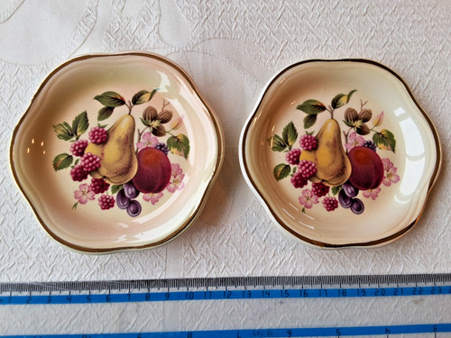 Royal worcester palissy two - royal,