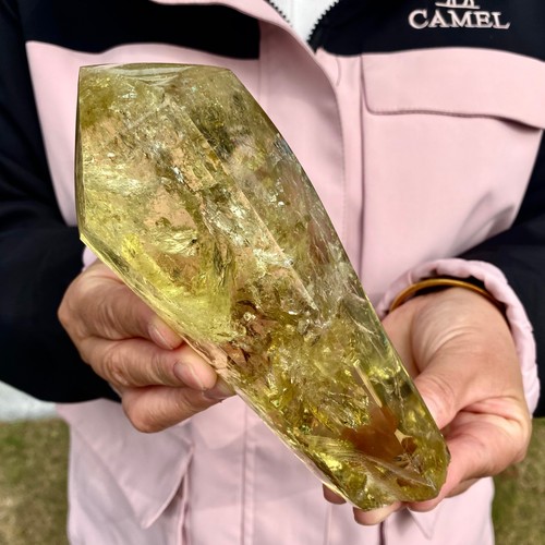 8lb natural citrine - 1.8lb, backbone