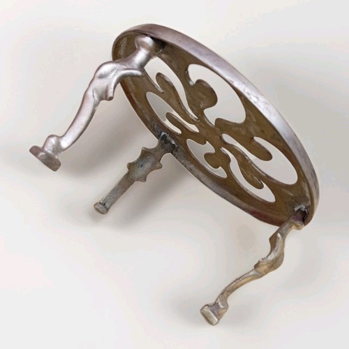 Vintage brass trivet metal pan - brass,