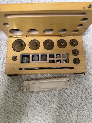 Vintage scale weight set - scale,