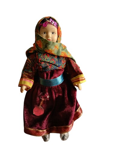 Porcelain doll traditional - 8",