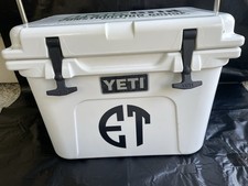 YETI Cooler Roadie 20 - Hard Cooler W/ Metal Handle - Discontinued - White