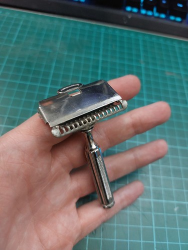Ever ready vintage razor - ever,