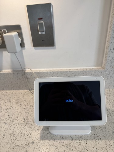 Amazon echo show 1st - amazon,
