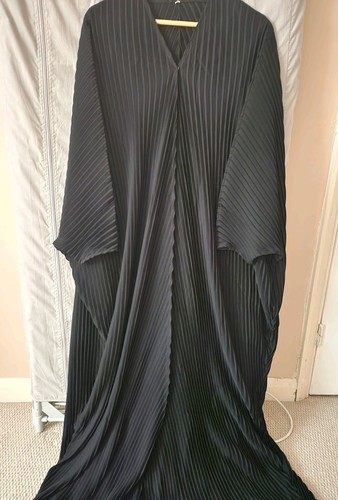Bnwt uae size - size, black