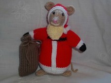NEW HAND KNITTED SANTA MOUSE
