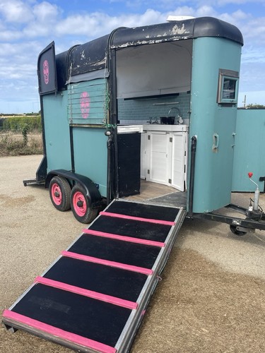Horse box project - box, food