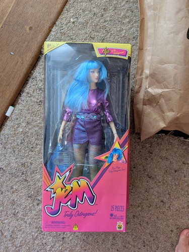 Jem and the - doll, aja