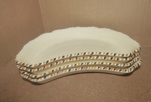 Four crescent dishes - four,