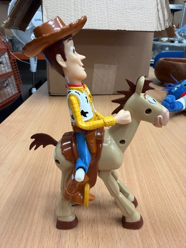 Woody and bullseye - woody, wind