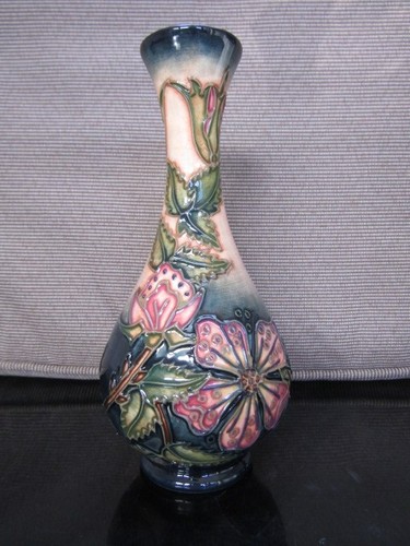 Moorcroft vase sweet briar - in,
