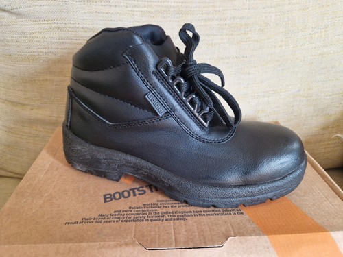 Goliath safety boots size 6 - boots,