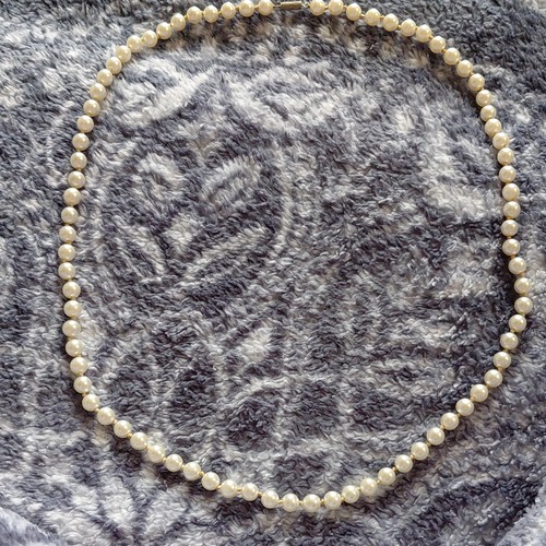 White round pearl beaded - round,