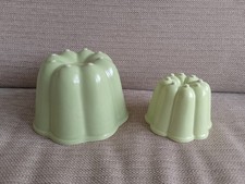 2x VINTAGE GREEN GLAZED CERAMIC JELLY BLANCMANGE MOULDS KITCHENALIA TWO SIZES