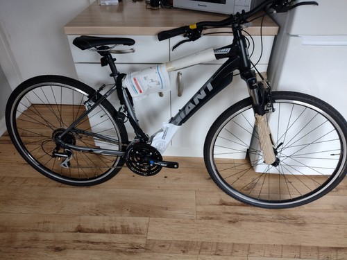 Giant roam hybrid - roam, new